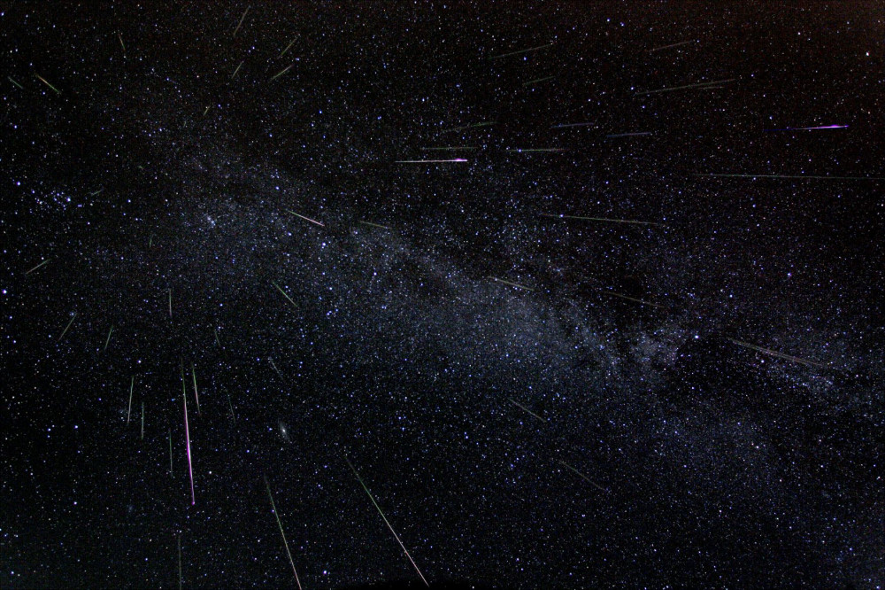 Для польского наблюдателя наиболее выгодной будет вторая часть ночи с 12 по 13 августа 2016 года, где вы можете легко увидеть десятки метеоров в час, но метеоритные наблюдения также можно проводить ночью до и после